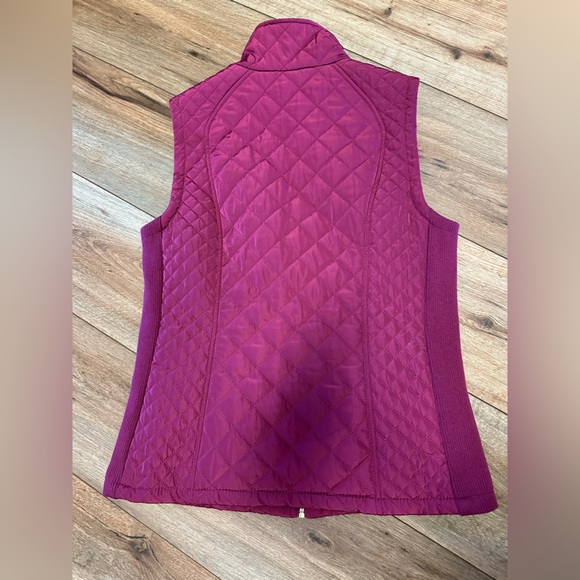Small Aspen Quilted Puffer Vest - Picture 2 of 2